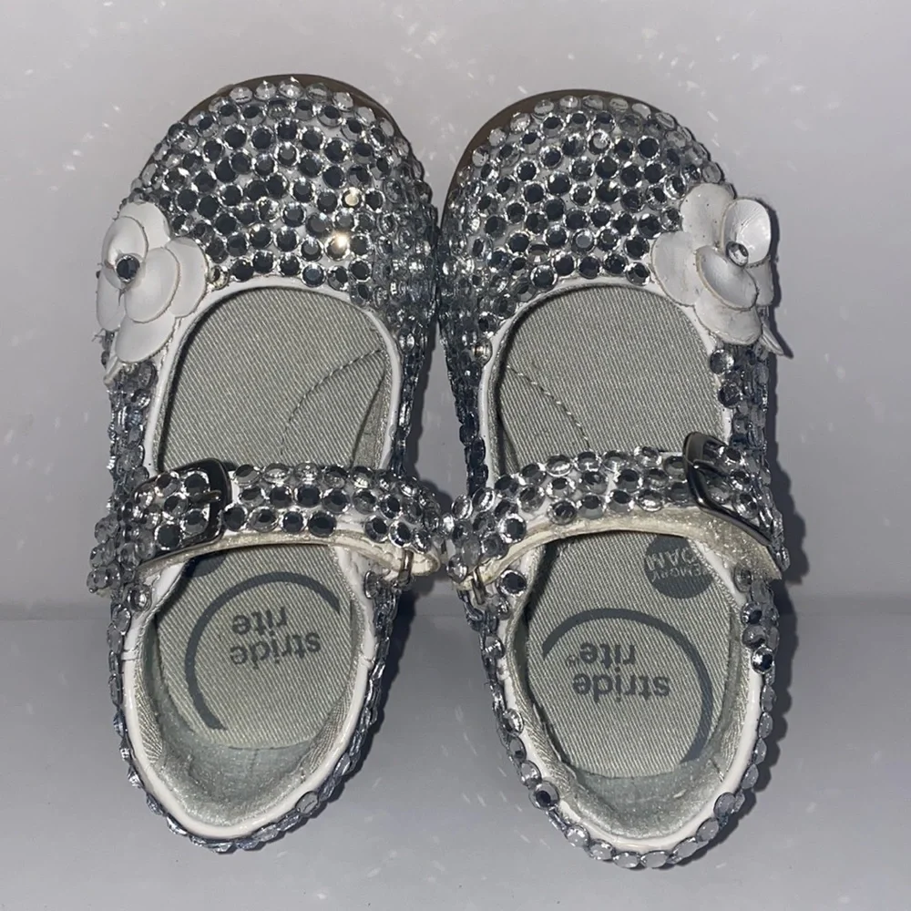 Stride Rite Ava white patent leather shoes, size 5.5W - Picture 4 of 10
